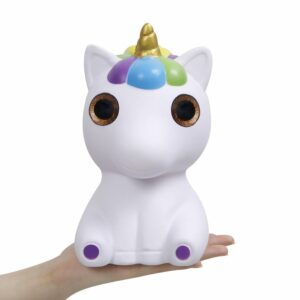 squishy géant bébé licorne sur la main$