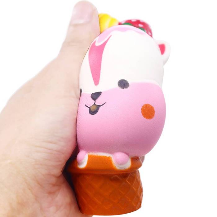 squishy hamster glace dans la main