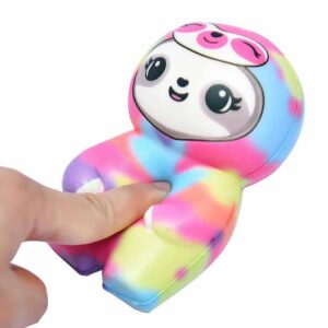 squishy paresseux multicolore dans la main