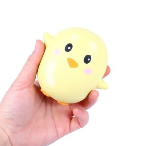 squishy poussin dans la main